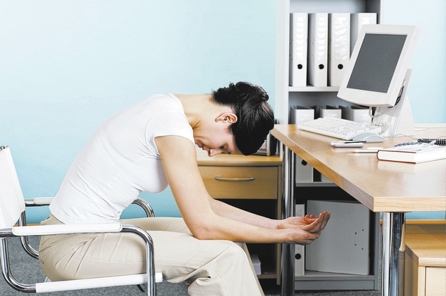Praca w biurze - jak uniknąć bólu pleców?